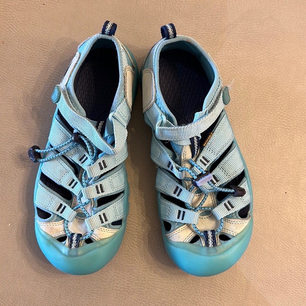 Size 5 (big boy) Keens, barely worn.